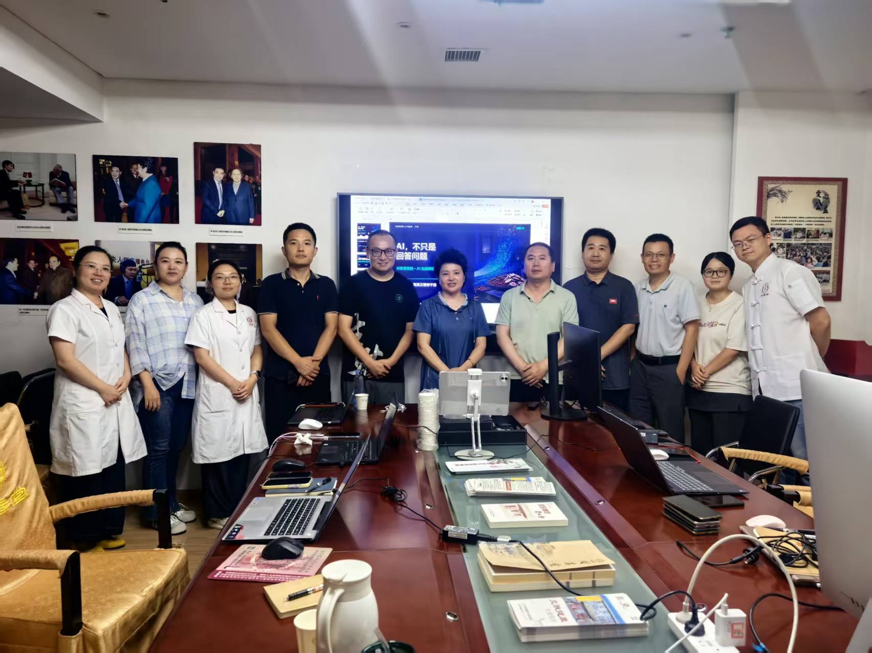 宝藏 AI 课程现场团队合影